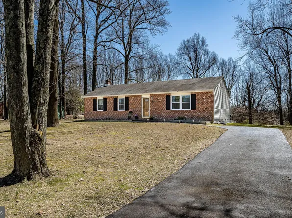 16 Dogwood Dell Dr, Coatesville, PA 19320