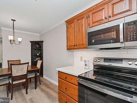 5th image of 2461 E High St #Ch