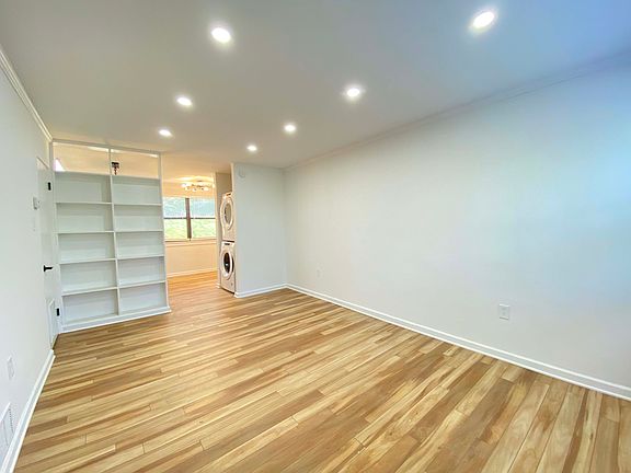 4th image of 40 Faris Cir