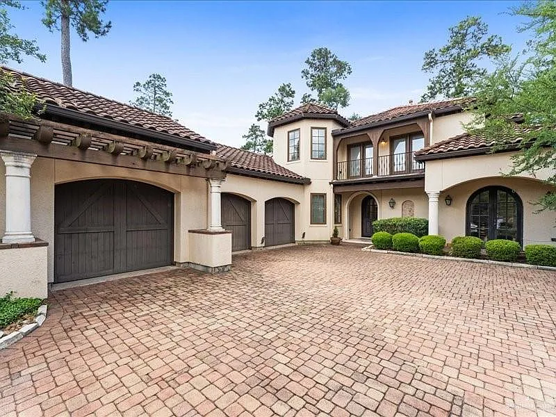 4 bed, 4.5 bath, 4718 sqft, $10,750 — Photo 3