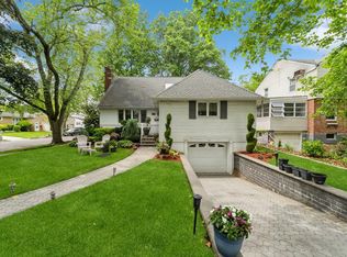 18 Hawthorne Ln, Valley Stream, NY 11581