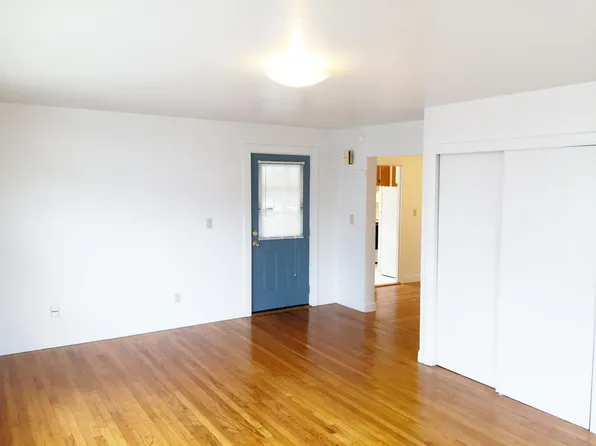 19 Park St, Uxbridge, MA 01569