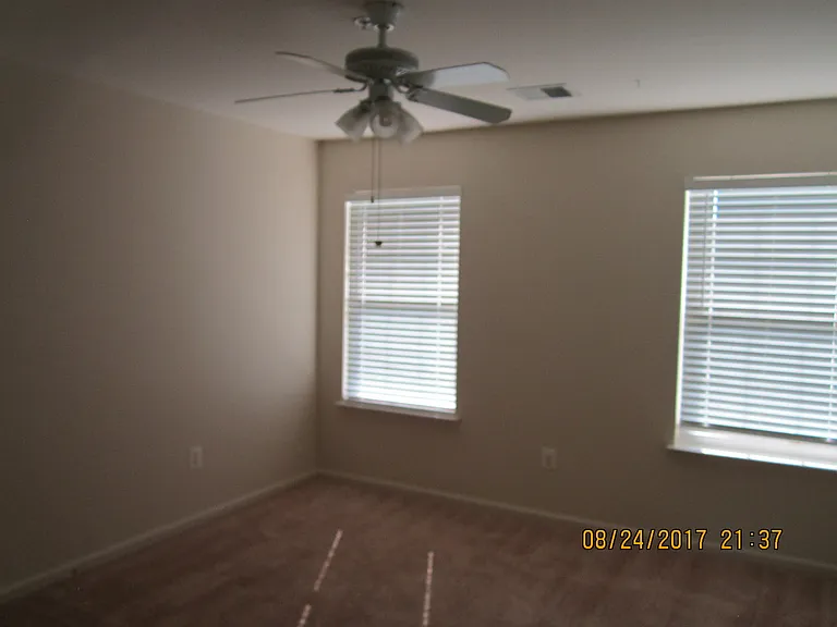 10026 Edgewater Ter — Photo 13