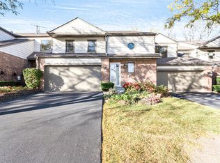 23W360 Pinehurst Ln, Naperville, IL 60540