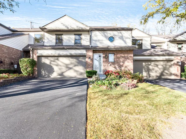 23W360 Pinehurst Ln, Naperville, IL 60540