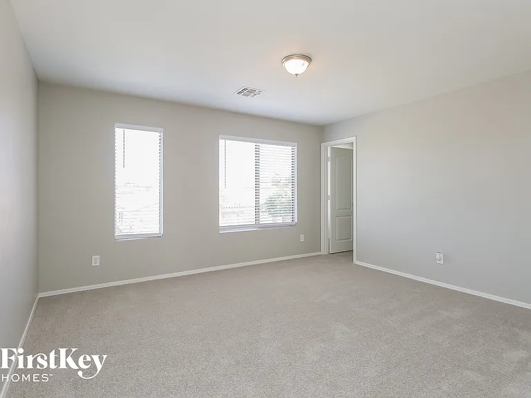 751 E Drifter Pl — Photo 9