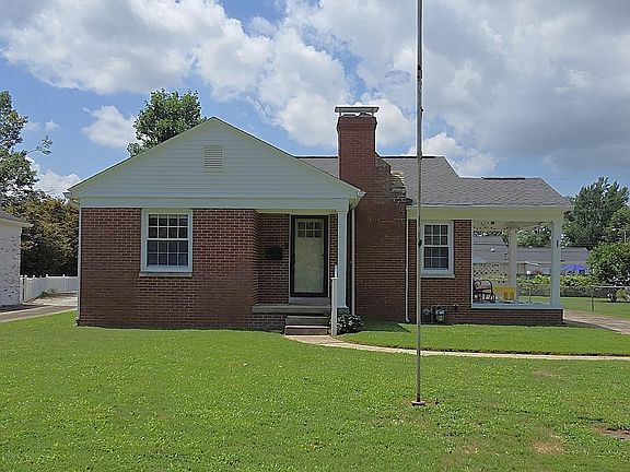 2nd image of 223 S Parker Dr