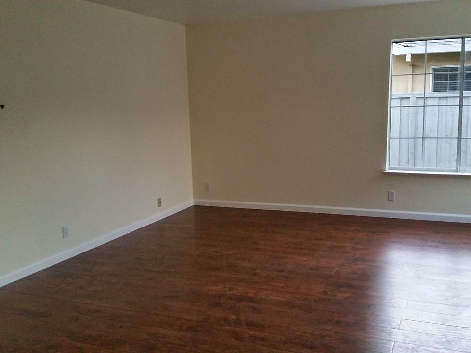 1st image of 6890 Aintree Dr