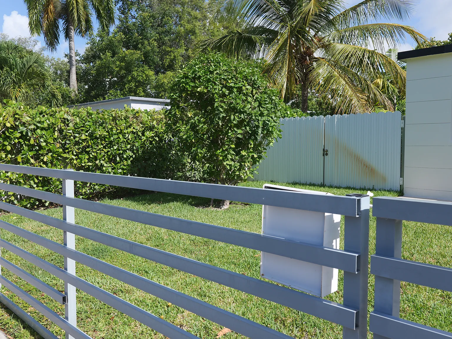 3 bed, 1300 sqft, $4,700 — Photo 4