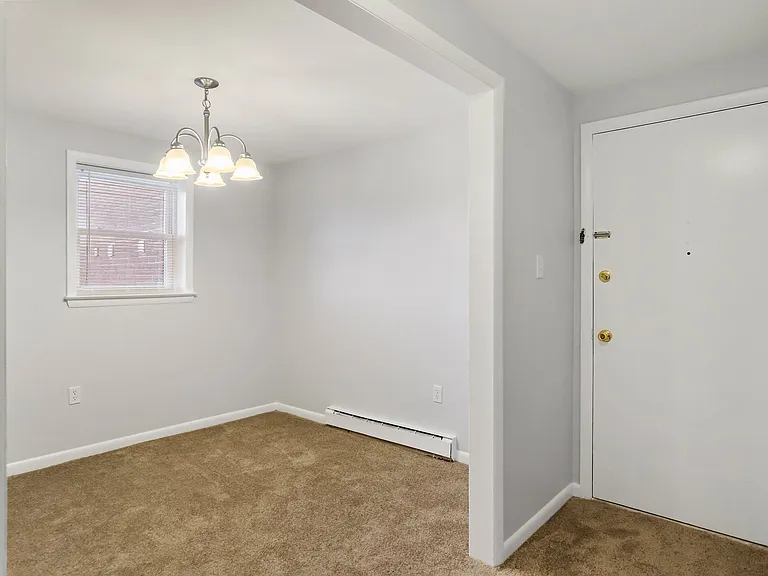 1499 N East St #14 — Photo 5