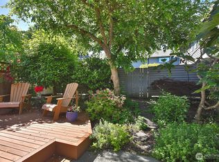137 4th St APT A2, Langley, WA 98260