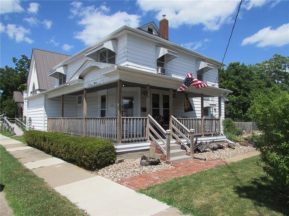 1st image of 209 N 1st St