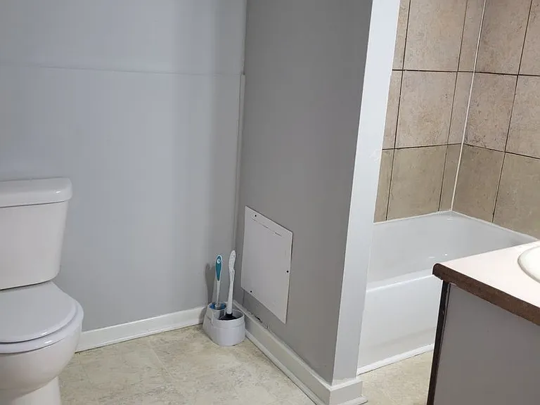438 E Creighton Ave — Photo 12