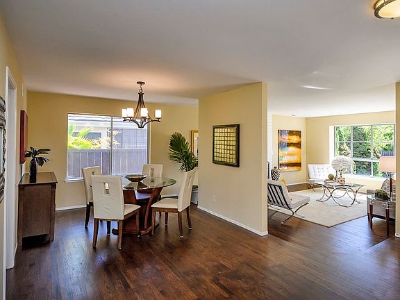 5th image of 920 Laguna Cir