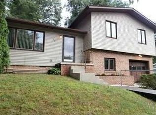 35 Beaver Dr, Hurricane, WV 25526