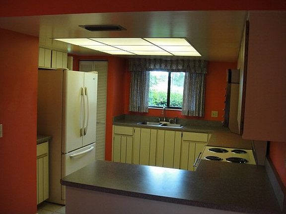 4th image of 57 Village Cir #57