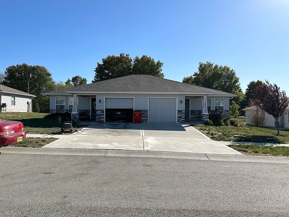 1st image of 100 SW Little Garden Ln