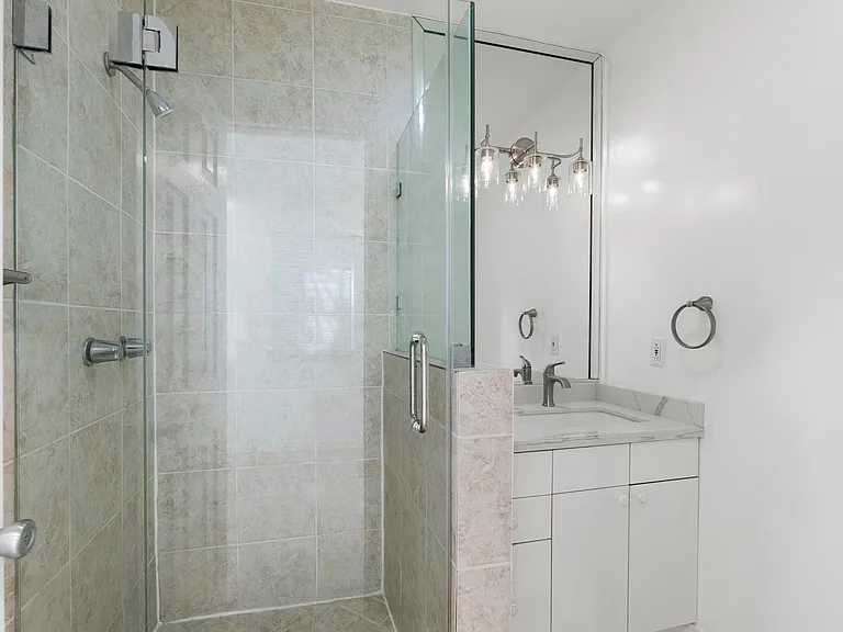 711 E Edgeware Rd #711 — Photo 8