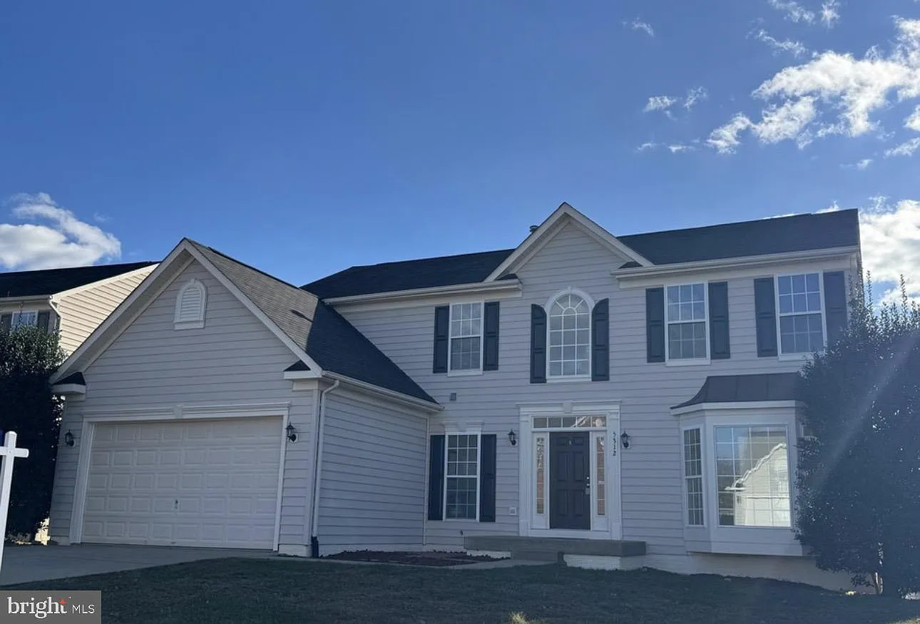 4 bed, 2.5 bath, 2722 sqft, $2,850 — Photo 1
