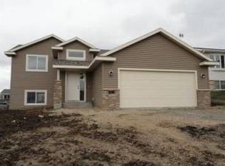 5451 Castleview Dr NW, Rochester, MN 55901