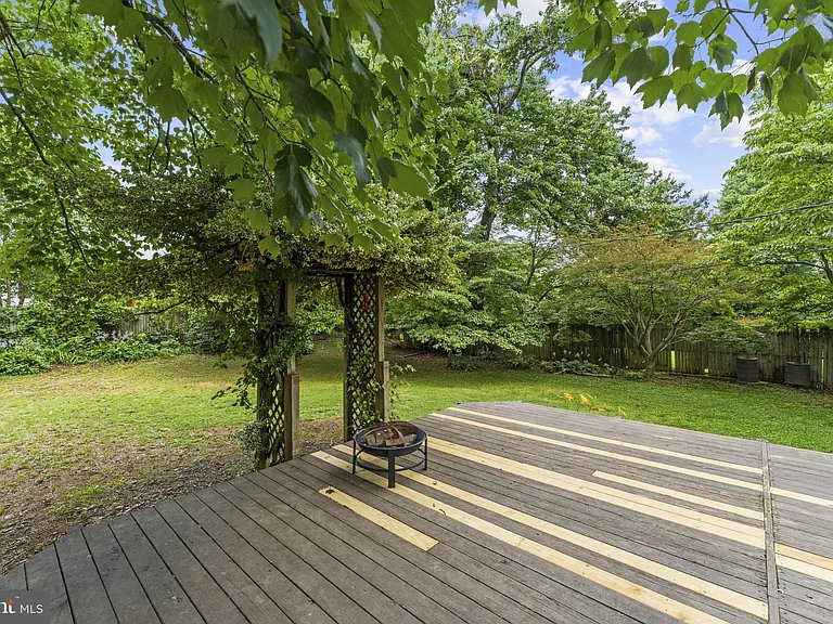 203 Maple St — Photo 24