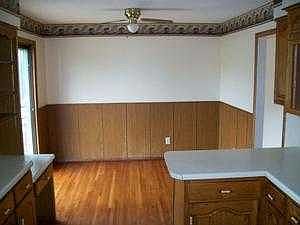 EAT IN KITCHEN