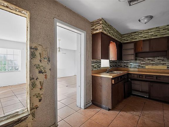 5th image of 2108 W Saint Isabel St