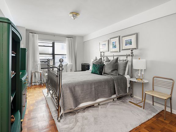 4th image of 140 E 56th St APT 3E