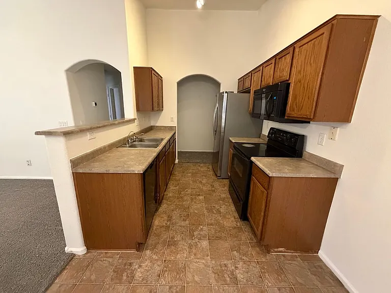 16248 W Moreland St — Photo 3