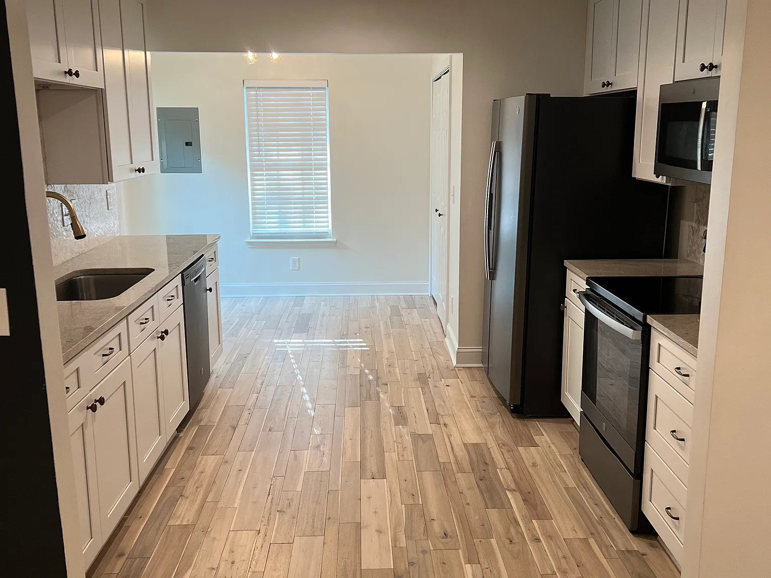 2 bed, 926 sqft, $1,550 — Photo 4