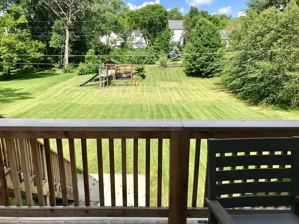 2nd image of 829 Deaver Ln