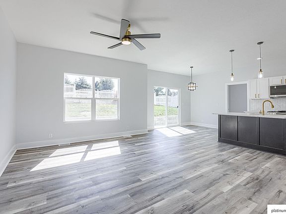 4th image of 2113 N 151st Ave Cir