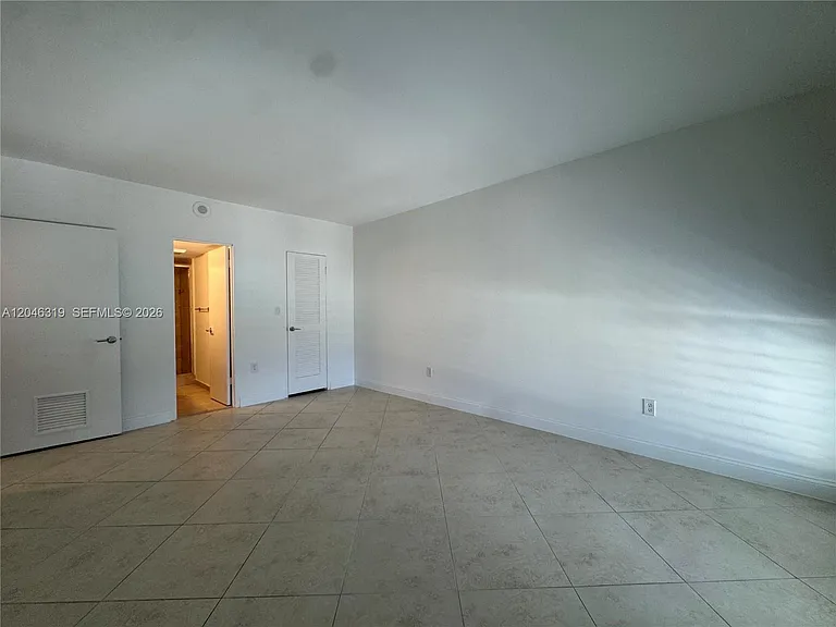 10275 Collins Ave #318 — Photo 20