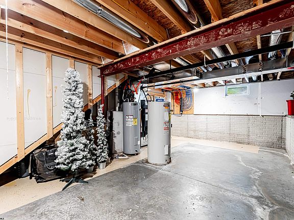 37th image of 195 Furfin Rd