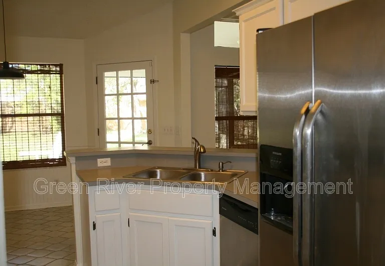 6106 Pine Ave — Photo 7