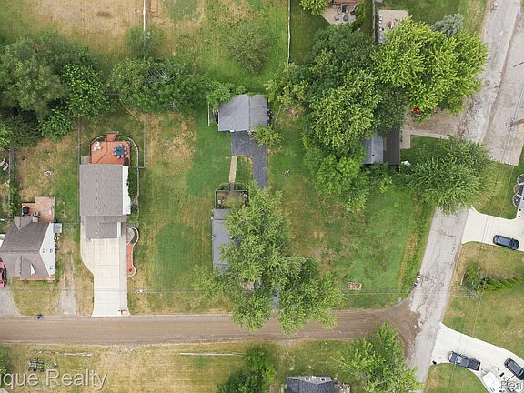 3rd image of 4860 Lakeview Ave