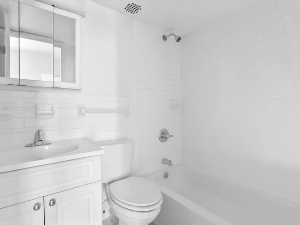 88 Fulton Street image 6 of 9