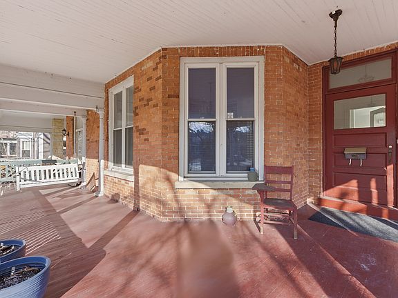3rd image of 2001 Orrington Ave #2001