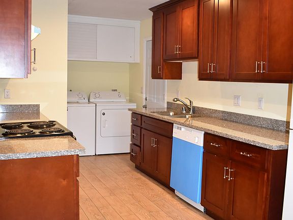 3rd image of 46 Monroe St APT C