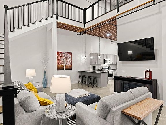 5th image of 215 S Jefferson Station Place #210