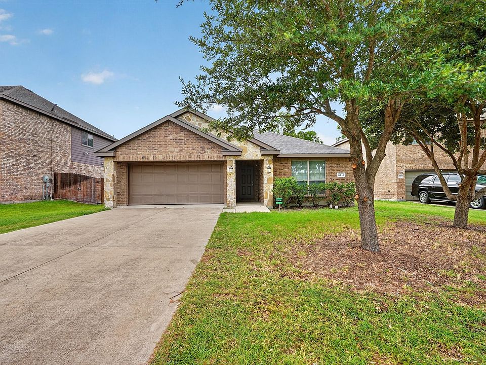 1st image of 3015 Briarbrook Dr