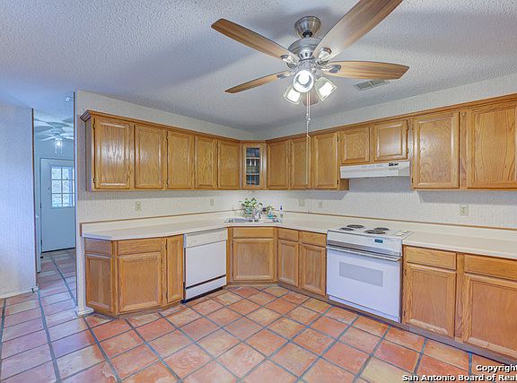 4th image of 2951 Rolling Oaks Dr