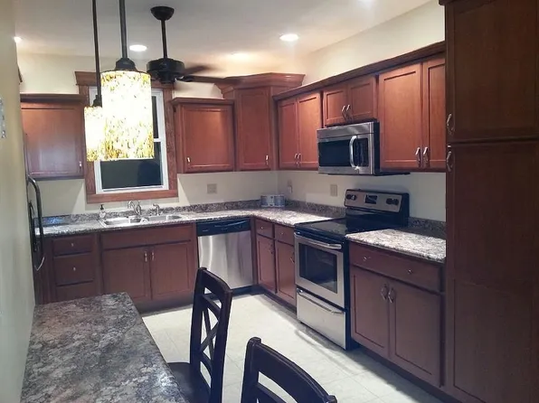 38 Garfield St, Westover, WV 26501