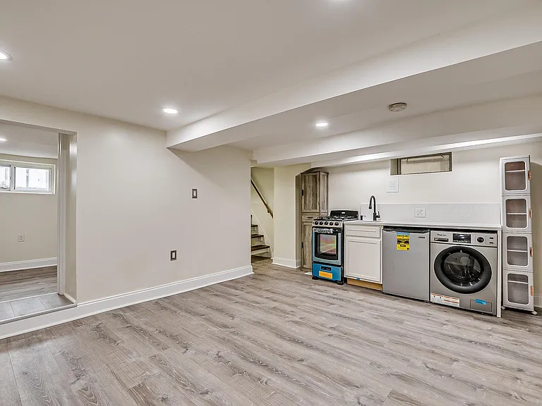 602 Avenue E — Photo 1