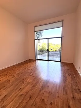 410 N Civic Dr — Photo 8