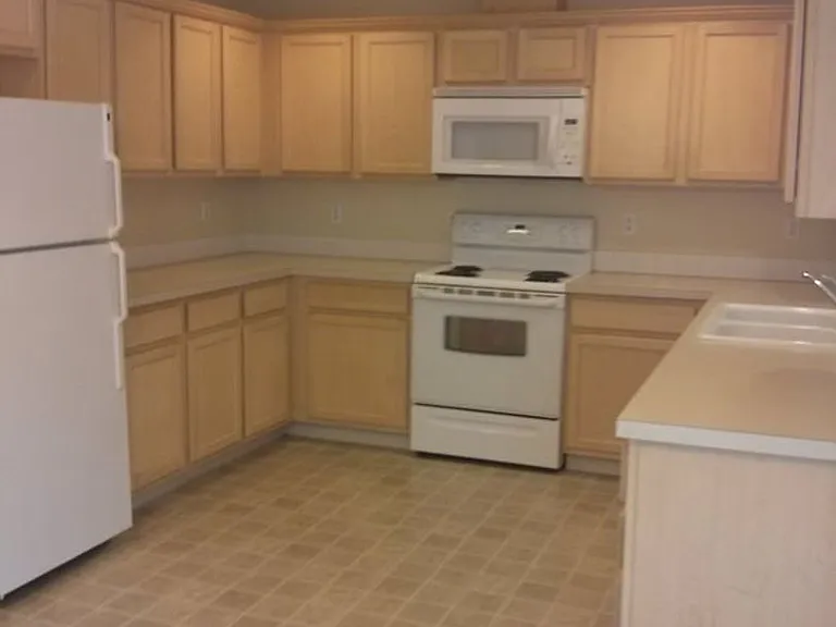 365 NE Lechner St — Photo 3