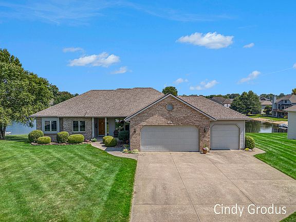 3rd image of 968 Mid Bluff Dr