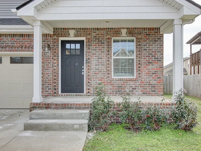 702 Ellie Nat Dr — Photo 4
