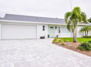4656 Neptune Dr SE, Saint Petersburg, FL 33705
