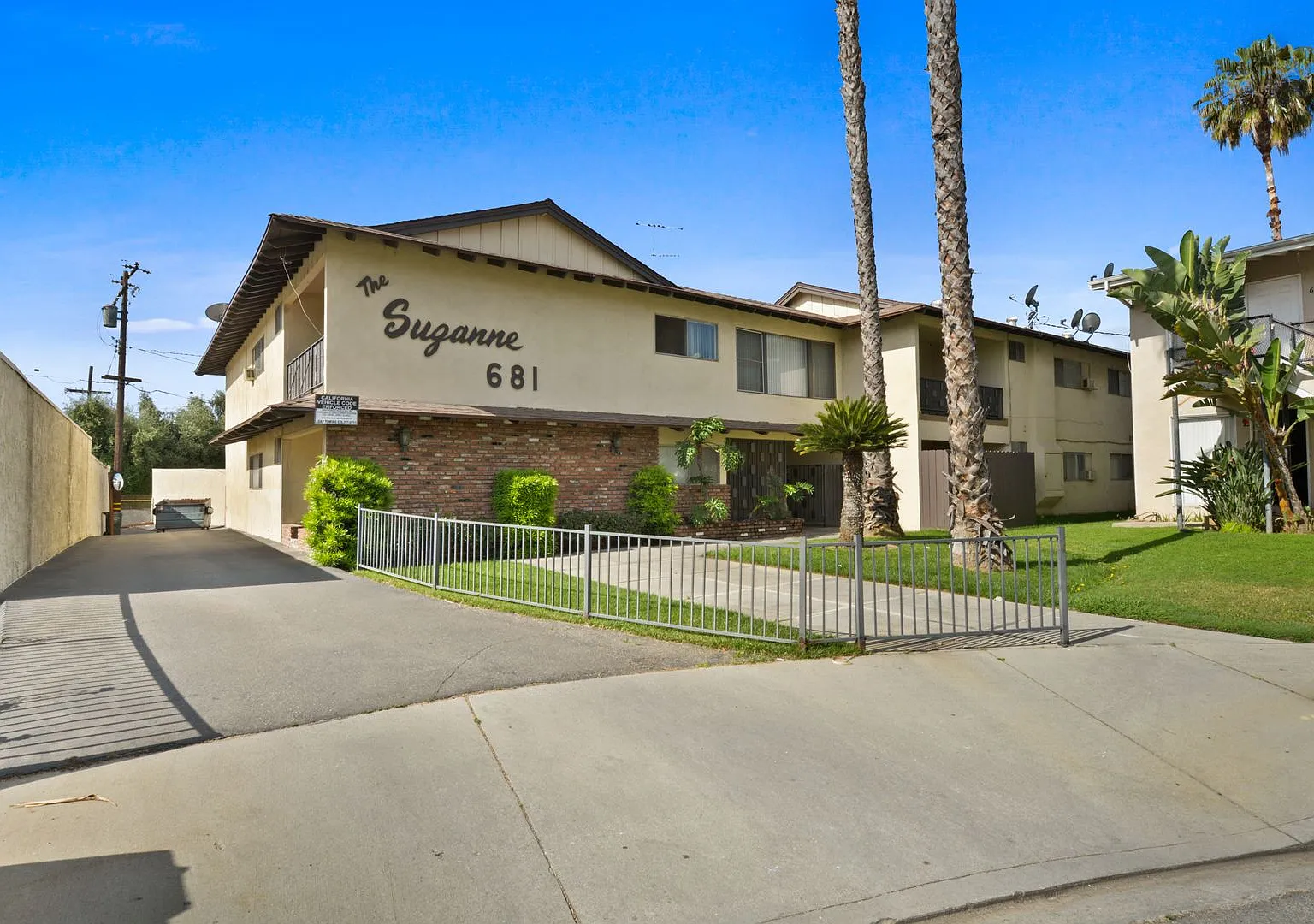 Suzanne Apartments — Photo 1